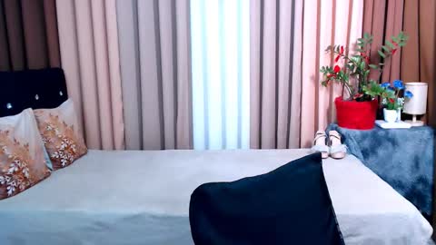 Snapshot of ezrahollywood chatting on 01-18-25, 04:10 UR SWEET EZRA online show from 01-18-25, 04:10