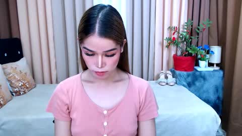 Snapshot of ezrahollywood chatting on 01-19-25, 06:43 UR SWEET EZRA online show from 01-19-25, 06:43