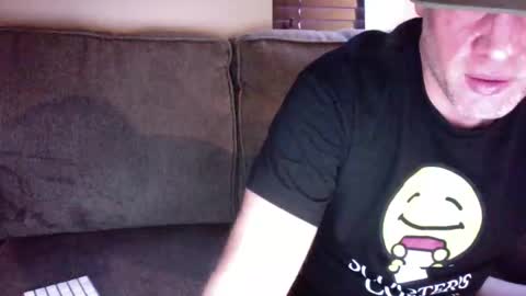 Snapshot of ezze2002 chatting on 03-04-26, 11:33 ezze2002 online show from 03-04-26, 11:33