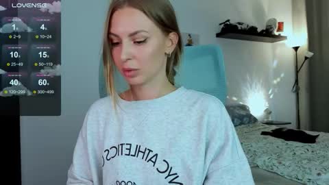 Snapshot of f1oraa chatting on 10-28-25, 11:58 if you dont have fansly account yet use this link to registration online show from 10-28-25, 11:58