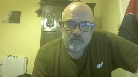 Snapshot of f1zzeek chatting on 04-20-26, 08:32 f1zzeek online show from 04-20-26, 08:32
