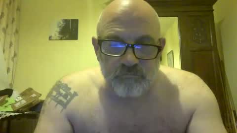 Snapshot of f1zzeek chatting on 04-28-26, 12:31 f1zzeek online show from 04-28-26, 12:31