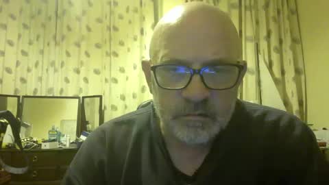 Snapshot of f1zzeek chatting on 05-18-26, 10:37 f1zzeek online show from 05-18-26, 10:37
