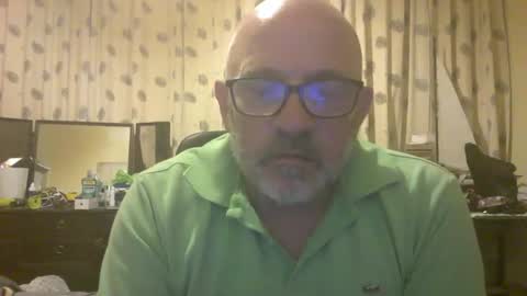 Snapshot of f1zzeek chatting on 05-22-26, 11:32 f1zzeek online show from 05-22-26, 11:32