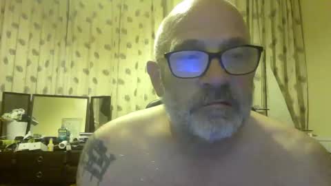 Snapshot of f1zzeek chatting on 05-27-26, 12:40 f1zzeek online show from 05-27-26, 12:40