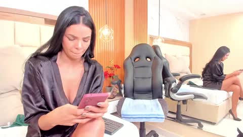 Snapshot of fabiana_rodriguez chatting on 01-24-25, 01:03 Fabi online show from 01-24-25, 01:03