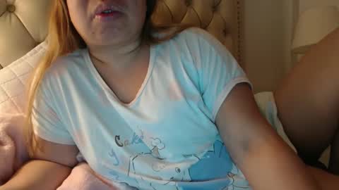 Snapshot of facecum01 chatting on 04-14-26, 06:30 facecum01 online show from 04-14-26, 06:30