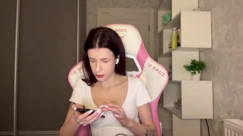 Bloom  online show from 03-06-26, 04:25