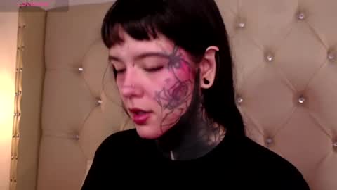 Snapshot of fairyflexxx chatting on 12-15-24, 08:52 Fairy online show from 12-15-24, 08:52