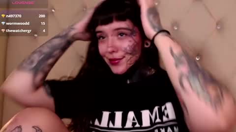 Snapshot of fairyflexxx chatting on 12-15-24, 02:16 Fairy online show from 12-15-24, 02:16