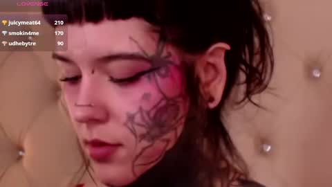 Snapshot of fairyflexxx chatting on 12-24-24, 04:19 Fairy online show from 12-24-24, 04:19