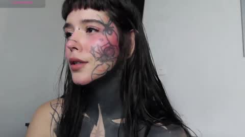 Snapshot of fairyflexxx chatting on 01-03-25, 10:19 Fairy online show from 01-03-25, 10:19