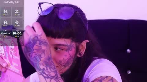 Snapshot of fairyflexxx chatting on 01-21-25, 03:32 Fairy online show from 01-21-25, 03:32