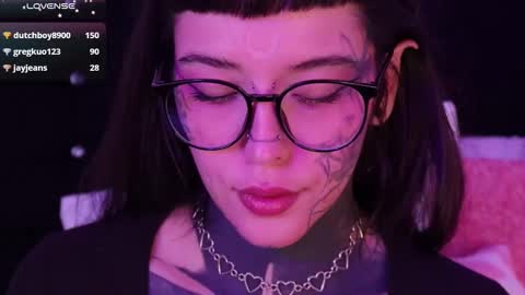 Snapshot of fairyflexxx chatting on 02-01-25, 11:58 Fairy online show from 02-01-25, 11:58