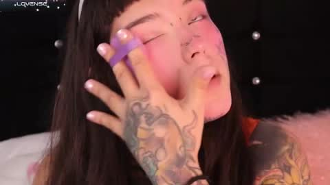 Snapshot of fairyflexxx chatting on 02-12-25, 11:18 Fairy online show from 02-12-25, 11:18