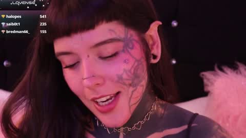 Snapshot of fairyflexxx chatting on 02-26-25, 01:00 Fairy online show from 02-26-25, 01:00