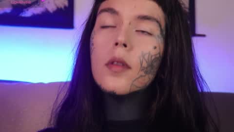 Snapshot of fairyflexxx chatting on 09-28-25, 10:48 Fairy online show from 09-28-25, 10:48