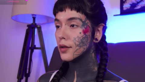 Snapshot of fairyflexxx chatting on 10-12-25, 01:37 Fairy online show from 10-12-25, 01:37