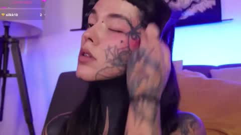 Snapshot of fairyflexxx chatting on 10-24-25, 01:35 Fairy online show from 10-24-25, 01:35