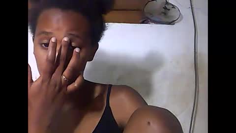 Snapshot of falielyse chatting on 10-27-25, 08:40 falielyse online show from 10-27-25, 08:40