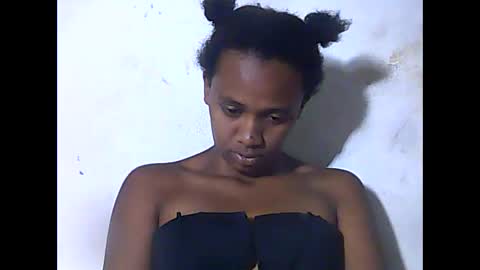 Snapshot of falielyse chatting on 10-28-25, 09:35 falielyse online show from 10-28-25, 09:35