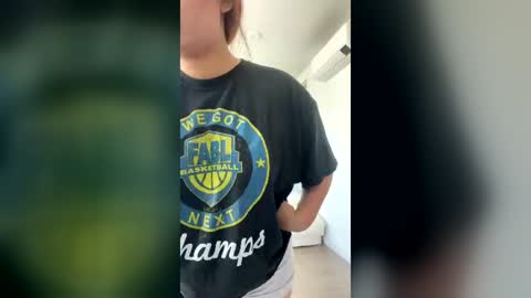 Snapshot of fallformeoveragain chatting on 07-23-26, 09:02 fallformeoveragain online show from 07-23-26, 09:02