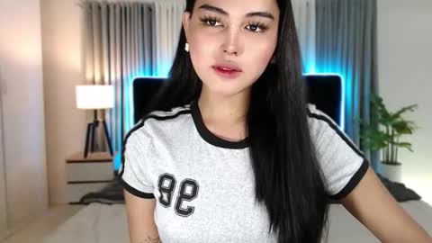 Snapshot of fallfromabove chatting on 10-17-25, 01:14 Belly Conklin online show from 10-17-25, 01:14