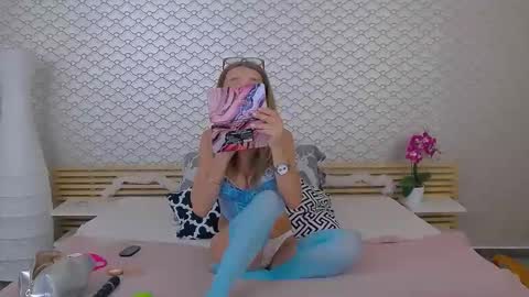 Fannie online show from 03-31-26, 04:02