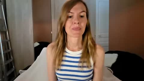 Snapshot of fanny_posy chatting on 07-30-26, 01:54 Fanny online show from 07-30-26, 01:54