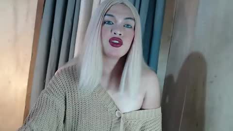 Snapshot of fantasticcock69_daniella chatting on 04-30-26, 11:42 DANIELLA - DONT FORGET TO GIVE ME A THUMBSU UP online show from 04-30-26, 11:42