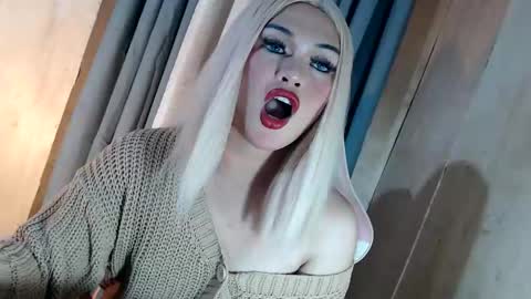 Snapshot of fantasticcock69_daniella chatting on 05-11-26, 10:21 DANIELLA - DONT FORGET TO GIVE ME A THUMBSU UP online show from 05-11-26, 10:21