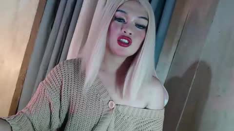 Snapshot of fantasticcock69_daniella chatting on 05-12-26, 05:37 DANIELLA - DONT FORGET TO GIVE ME A THUMBSU UP online show from 05-12-26, 05:37