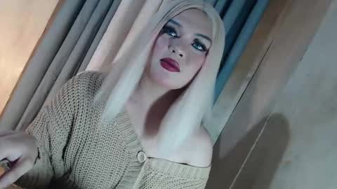 Snapshot of fantasticcock69_daniella chatting on 05-19-26, 09:54 DANIELLA - DONT FORGET TO GIVE ME A THUMBSU UP online show from 05-19-26, 09:54