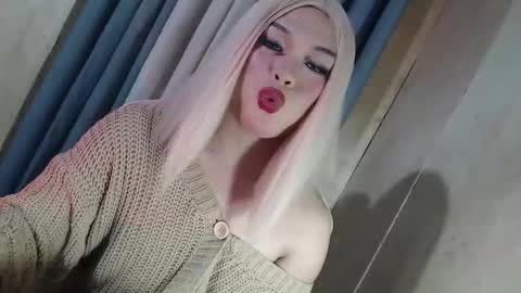 Snapshot of fantasticcock69_daniella chatting on 05-25-26, 04:07 DANIELLA - DONT FORGET TO GIVE ME A THUMBSU UP online show from 05-25-26, 04:07