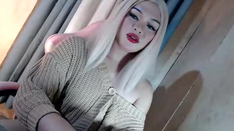 Snapshot of fantasticcock69_daniella chatting on 06-08-26, 08:42 DANIELLA - DONT FORGET TO GIVE ME A THUMBSU UP online show from 06-08-26, 08:42