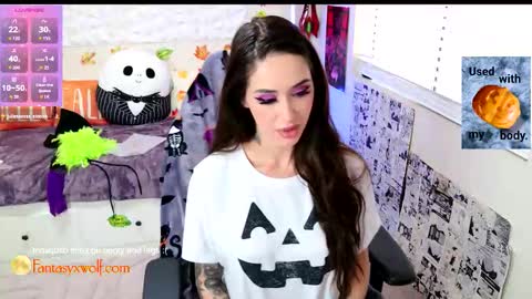 Snapshot of fantasyxwolf chatting on 10-27-25, 05:28 River online show from 10-27-25, 05:28