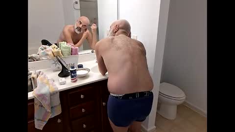 Snapshot of fantazy_island chatting on 11-25-25, 06:08 mike anglo online show from 11-25-25, 06:08