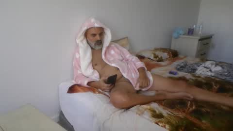 Snapshot of fantazy_island chatting on 11-26-25, 05:36 mike anglo online show from 11-26-25, 05:36