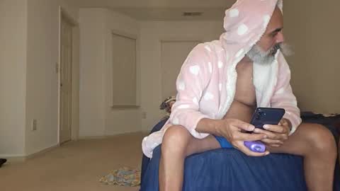 Snapshot of fantazy_island chatting on 11-29-25, 06:16 mike anglo online show from 11-29-25, 06:16