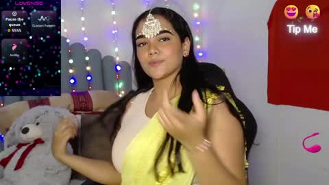 Snapshot of farah_samira chatting on 05-19-26, 07:42 farah online show from 05-19-26, 07:42