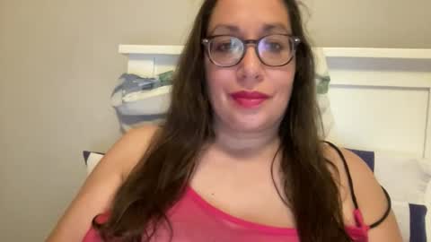 Snapshot of farahday chatting on 09-12-25, 12:22 Farah online show from 09-12-25, 12:22