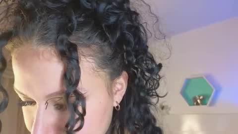 Farah online show from 11-24-25, 12:05