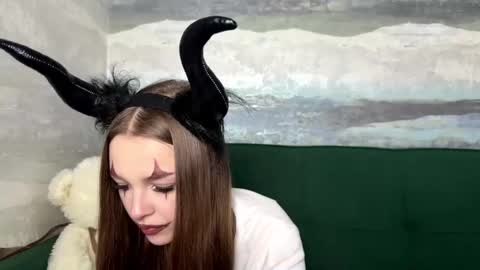 Anna Scovich online show from 10-31-25, 12:50