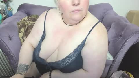 Snapshot of fashiona chatting on 12-04-25, 10:35 fashiona online show from 12-04-25, 10:35