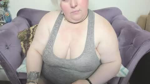 Snapshot of fashiona chatting on 12-15-25, 09:52 fashiona online show from 12-15-25, 09:52