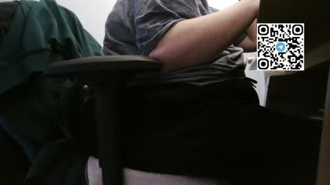 Snapshot of fat_bubble chatting on 04-19-26, 05:01 Fat Bernd online show from 04-19-26, 05:01