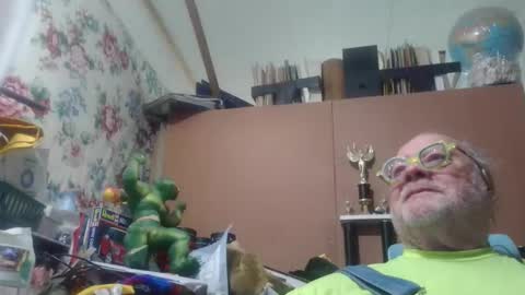 Snapshot of fatfreddythecat chatting on 05-17-26, 09:22 Fred. online show from 05-17-26, 09:22