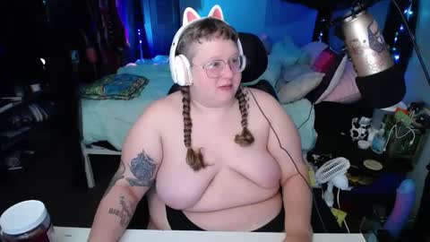 Snapshot of fatveronica chatting on 02-19-25, 10:34 FatVeronica online show from 02-19-25, 10:34