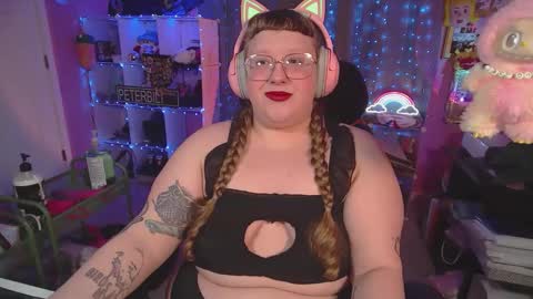 Snapshot of fatveronica chatting on 03-15-26, 11:38 FatVeronica online show from 03-15-26, 11:38