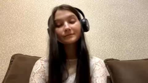 Aurora 18yo online show from 10-31-25, 09:32